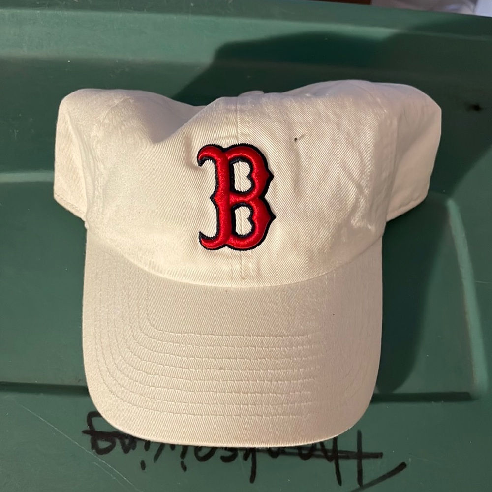 White Boston Red Sox hat, soft relaxed fit With tags